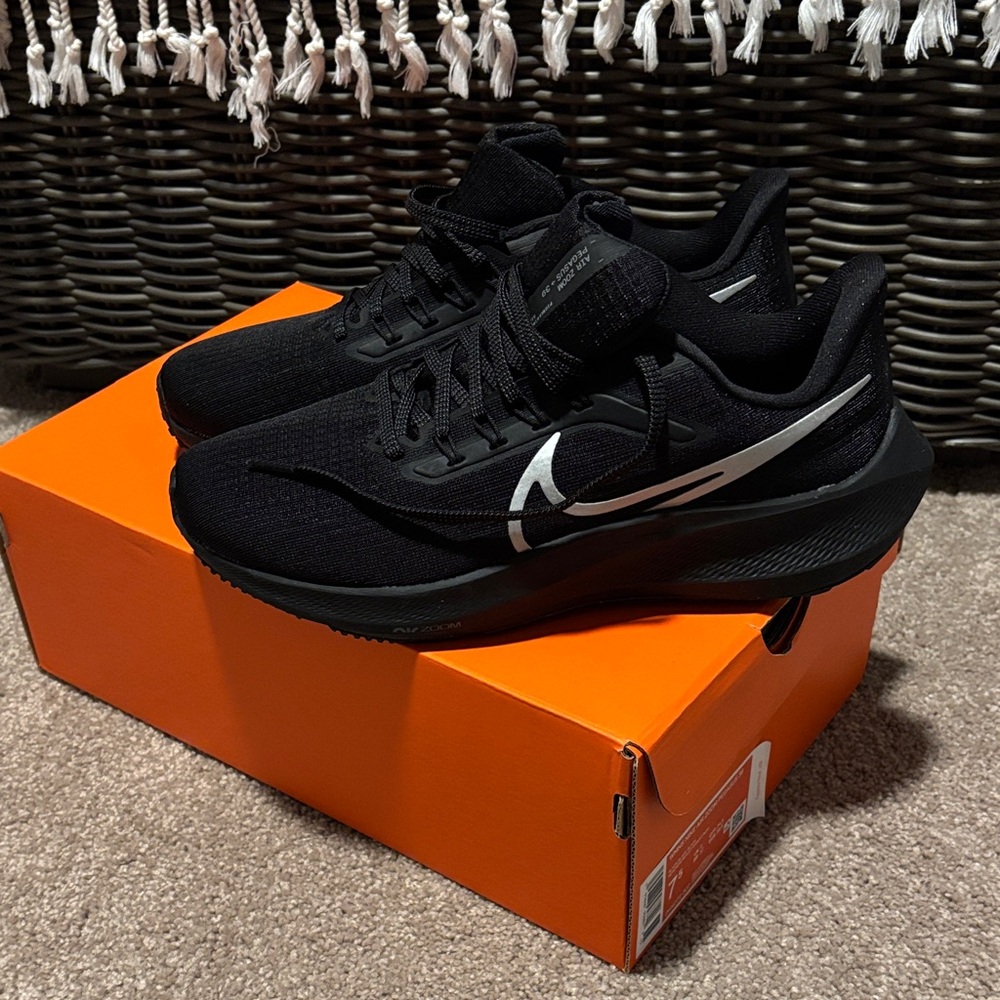 Nike Black Air Zoom Pegasus Size 7.5